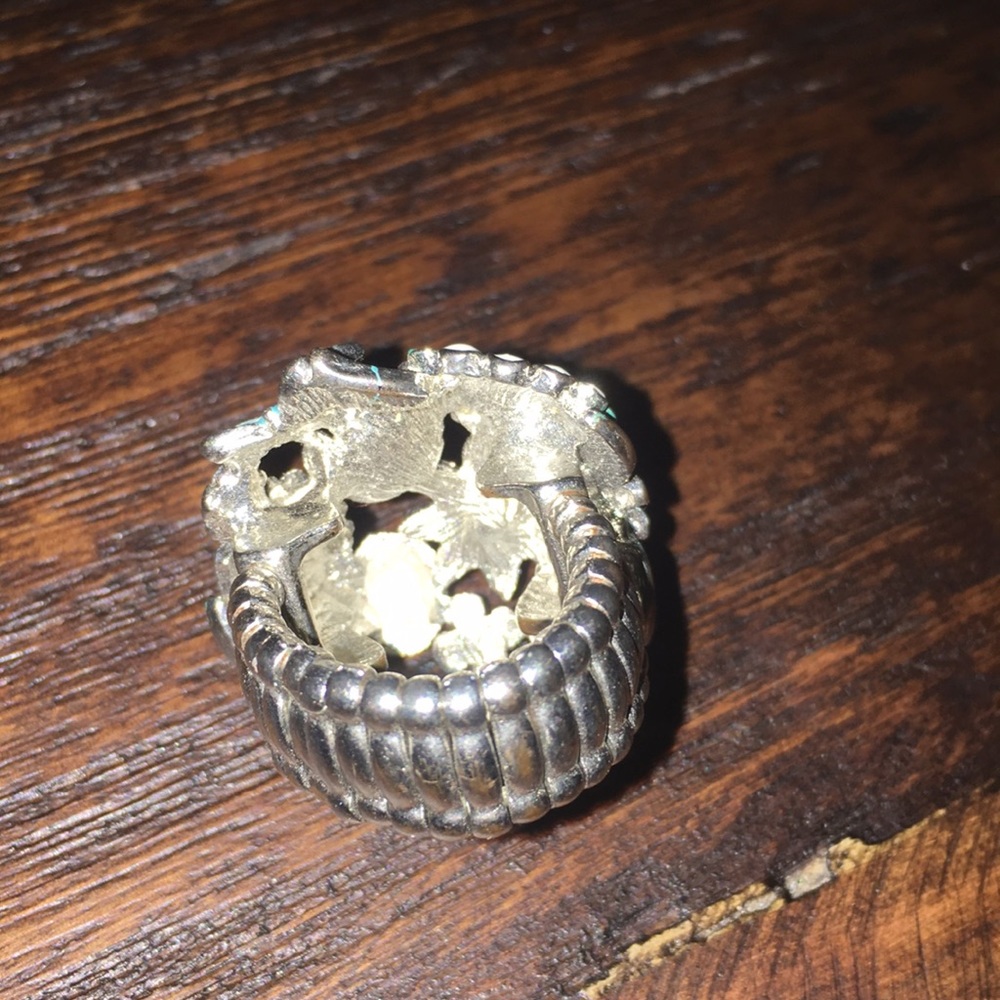 Flower Ring, LIKE NEW - Picture 5 of 7